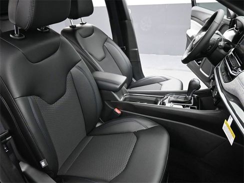 New 2026 Jeep Compass Latitude w/ Mopar Graphics Package image 26