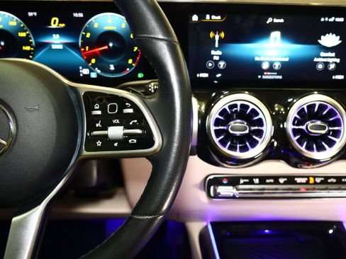 Used 2022 Mercedes-Benz GLB 250 image 12