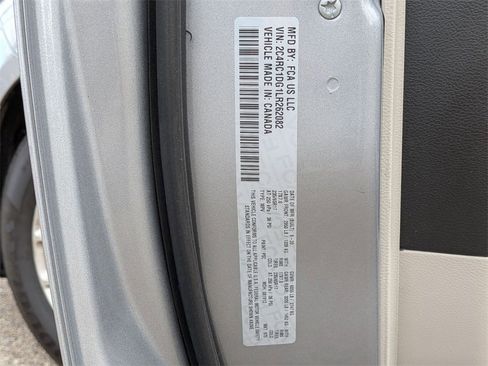 Used 2020 Chrysler Voyager Lxi image 34