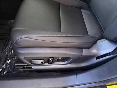 Used 2025 Lexus ES 300h w/ Premium Package FWD image 23