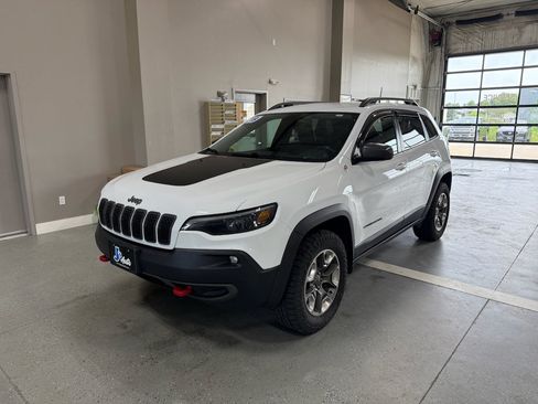 Used 2019 Jeep Cherokee Trailhawk w/ Cold Weather Group AWD/4WD image 2
