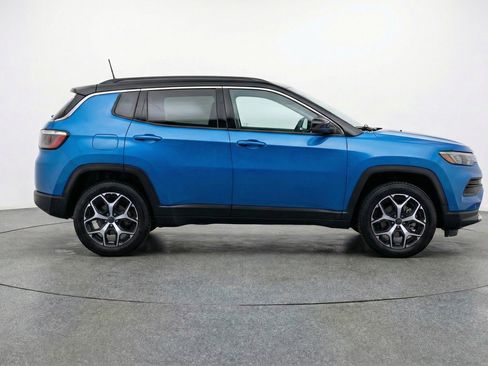 Used 2025 Jeep Compass Limited AWD/4WD image 11
