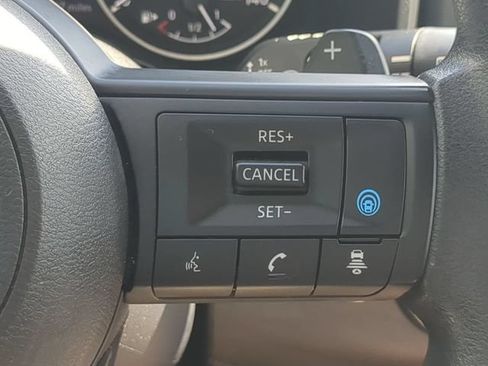 Used 2024 Nissan Rogue SV FWD image 23