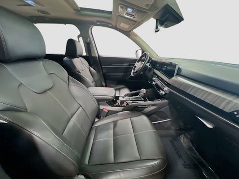 Used 2024 Kia Telluride EX w/ EX Captain's Chair Package image 32