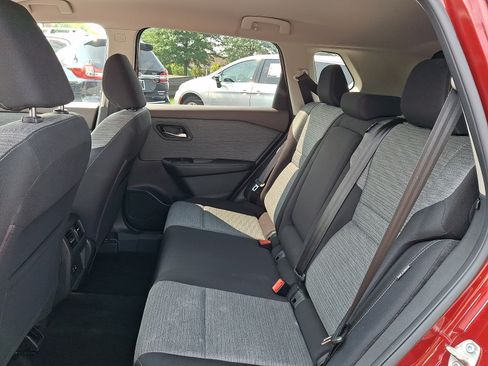 Used 2021 Nissan Rogue SV AWD/4WD image 12