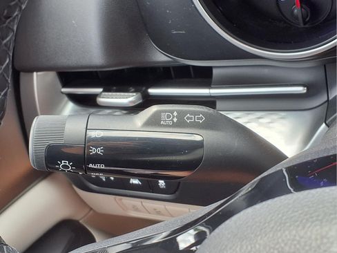Used 2023 Kia Carnival LX FWD image 17