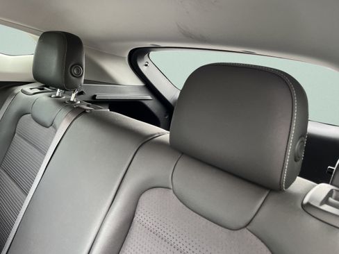 Used 2025 Chevrolet Trax LT w/ LT Convenience Package FWD image 16