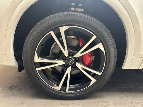 Certified 2025 Audi Q5 2.0T Premium Plus w/ Premium Plus Package image 10