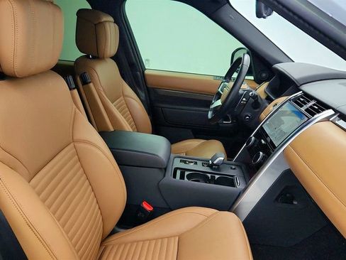 Used 2023 Land Rover Discovery Metropolitan Edition image 23