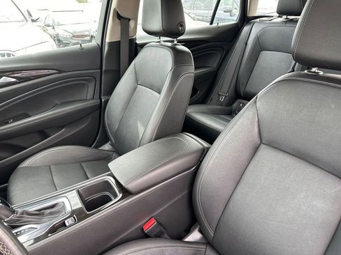 Used 2018 Buick Regal Essence w/ Driver Confidence Package #1 image 30