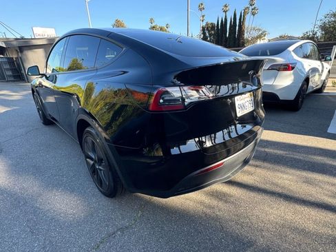 Used 2024 Tesla Model Y Long Range RWD image 11