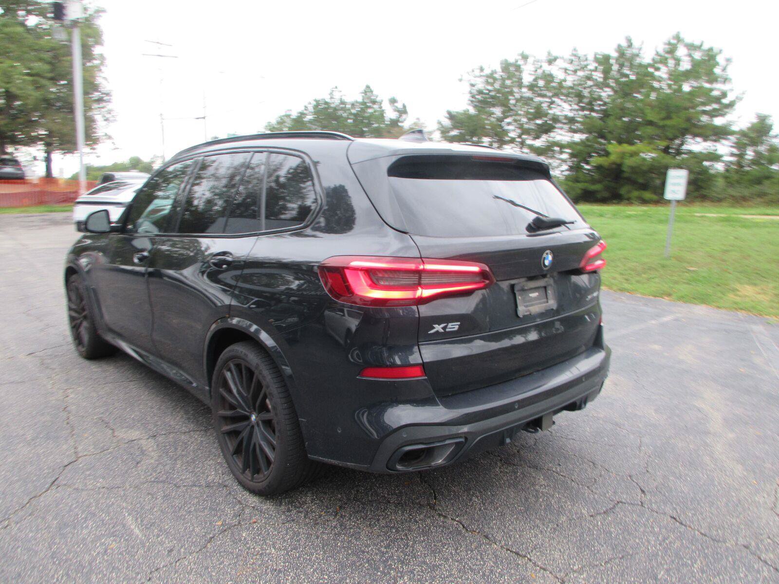 Used 2022 BMW X5 xDrive40i w/ M Sport Package AWD/4WD image 7
