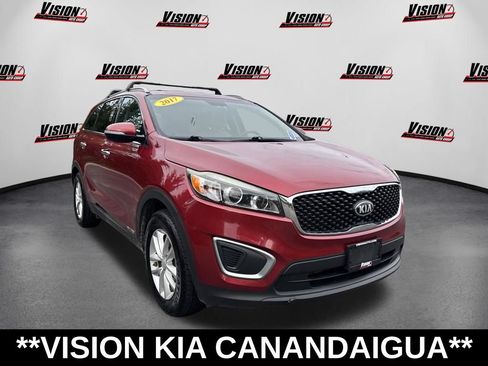 Used 2017 Kia Sorento AWD image 3