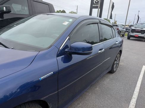 Used 2017 Honda Accord Hybrid Sedan image 4