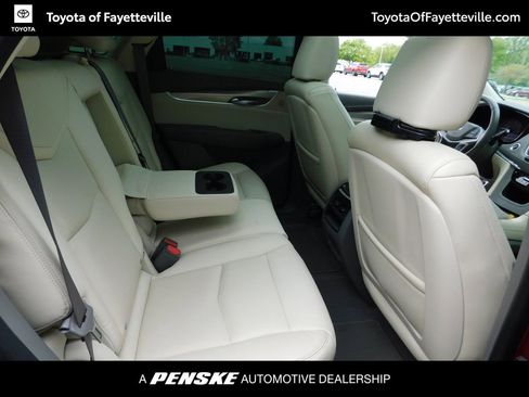 Used 2017 Cadillac XT5 Luxury w/ Driver Awareness Package image 5