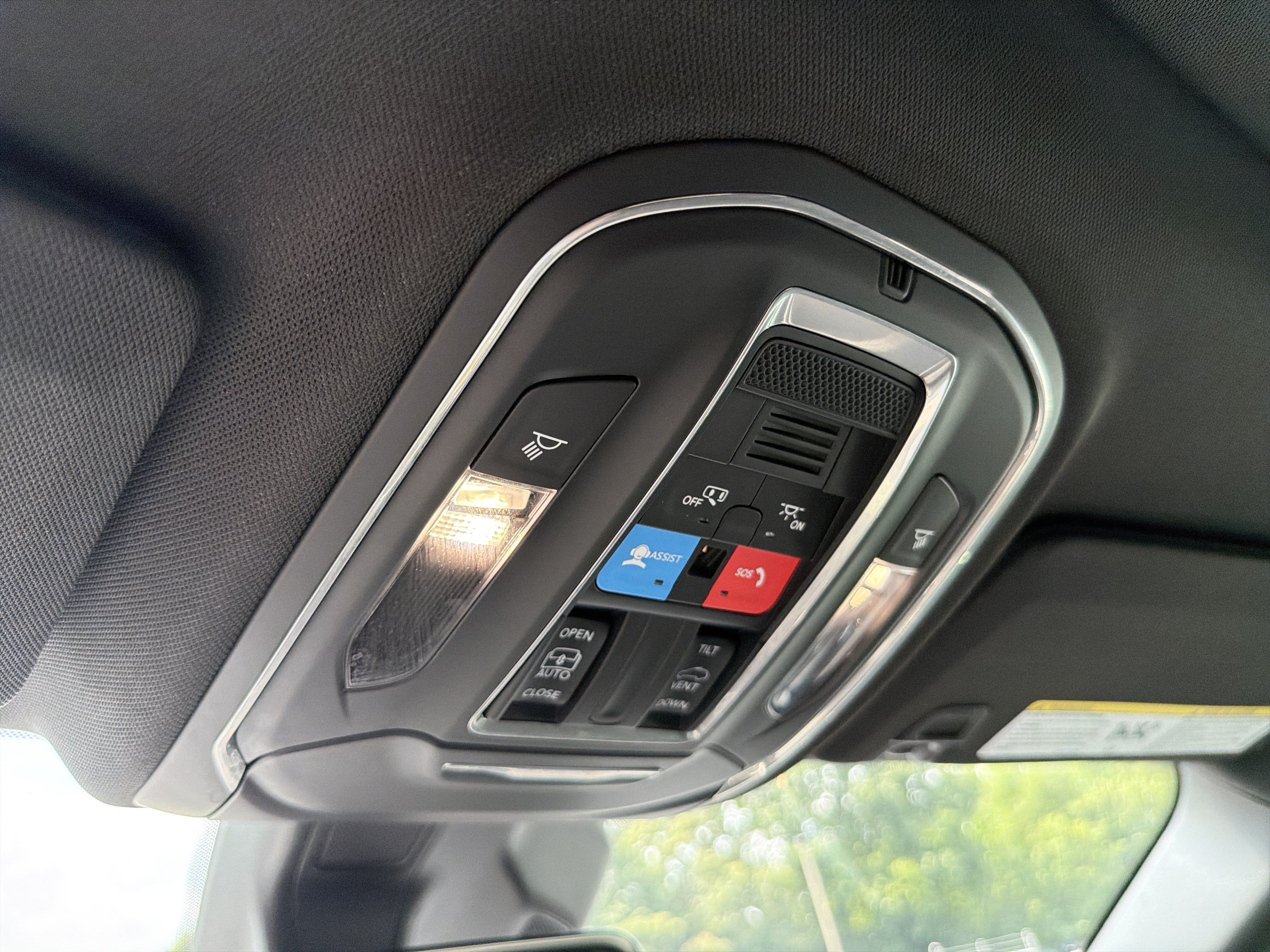 Used 2025 Jeep Grand Cherokee Laredo X RWD image 31