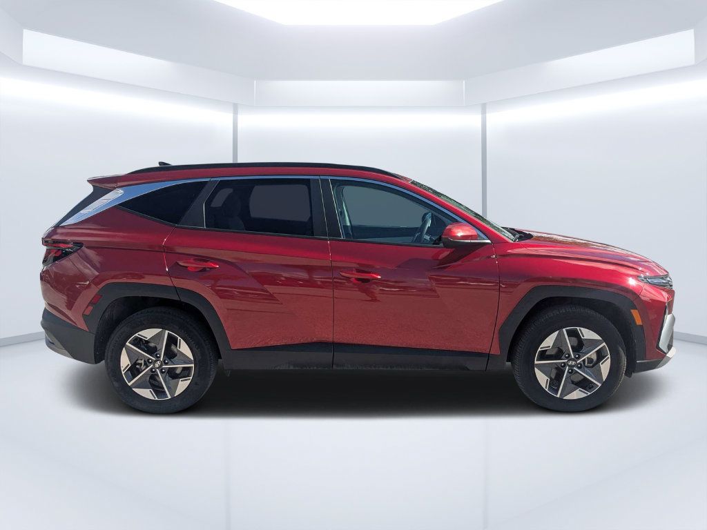 Certified 2025 Hyundai Tucson SEL AWD/4WD image 2