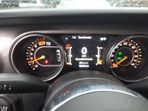 Used 2018 Jeep Wrangler Unlimited Sahara w/ Cold Weather Group AWD/4WD image 17