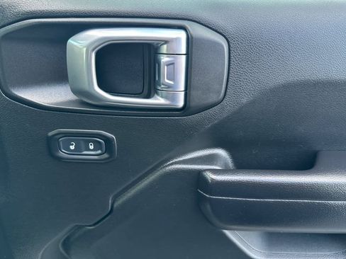 Used 2021 Jeep Gladiator Mojave AWD/4WD image 18