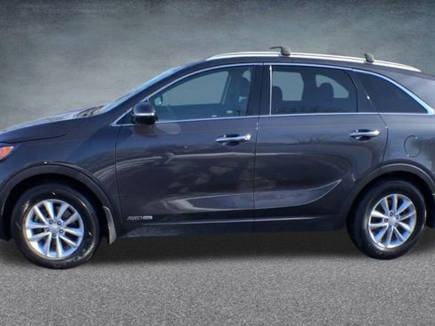 Used 2018 Kia Sorento LX image 11