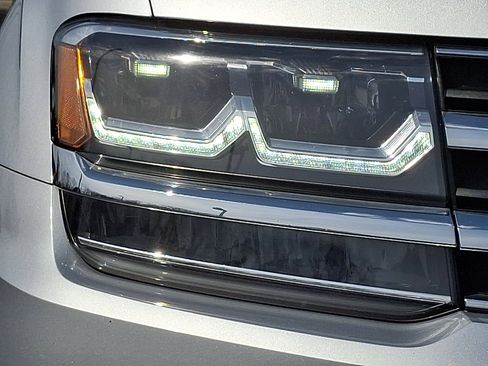Used 2018 Volkswagen Atlas SEL Premium image 9