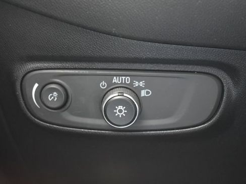 Used 2018 Chevrolet Equinox LT FWD image 19