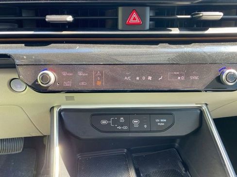 Used 2025 Kia Carnival SX Prestige FWD image 18