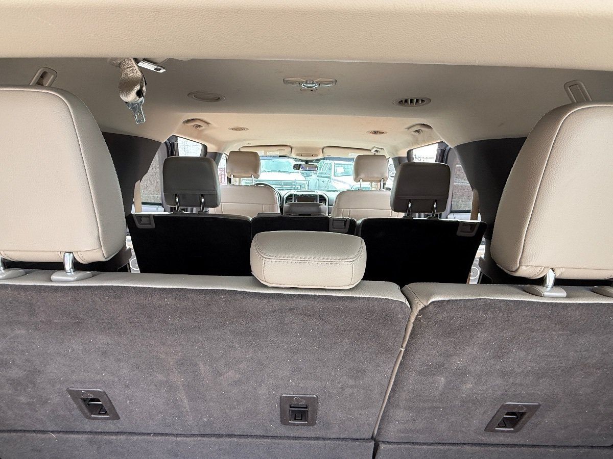 Used 2019 Ford Expedition XLT w/ Equipment Group 202A RWD image 19