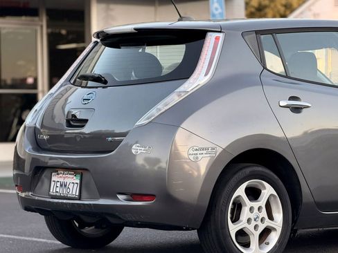 Used 2014 Nissan Leaf SV w/ LED & Quick Charge Package FWD image 9