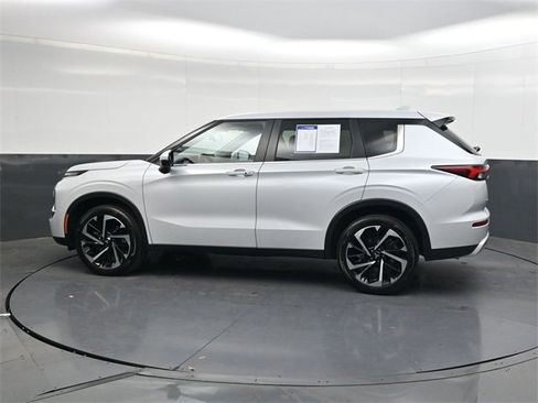 Used 2024 Mitsubishi Outlander SE image 7