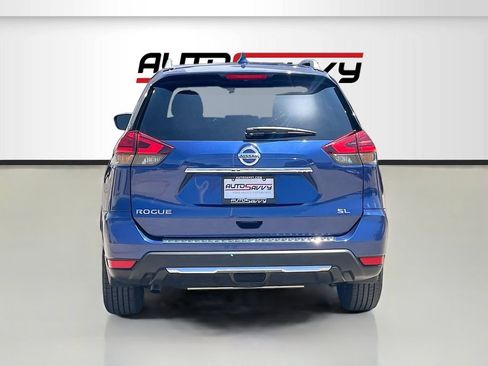 Used 2017 Nissan Rogue SL w/ SL Premium Package FWD image 6