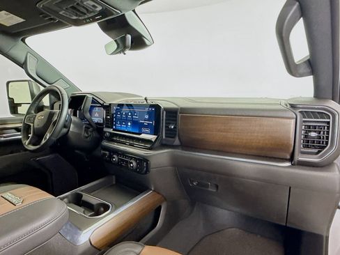Used 2024 Chevrolet Silverado 2500 High Country w/ High Country Premium Package AWD/4WD image 31