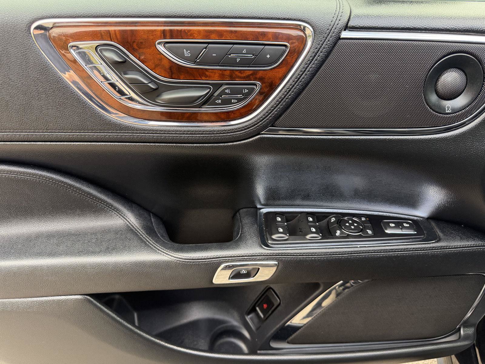Used 2019 Lincoln Continental Reserve AWD/4WD image 9