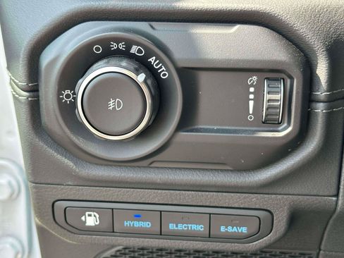Used 2024 Jeep Wrangler High Altitude AWD/4WD image 19
