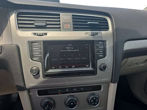 Used 2015 Volkswagen Golf TDI S FWD image 9