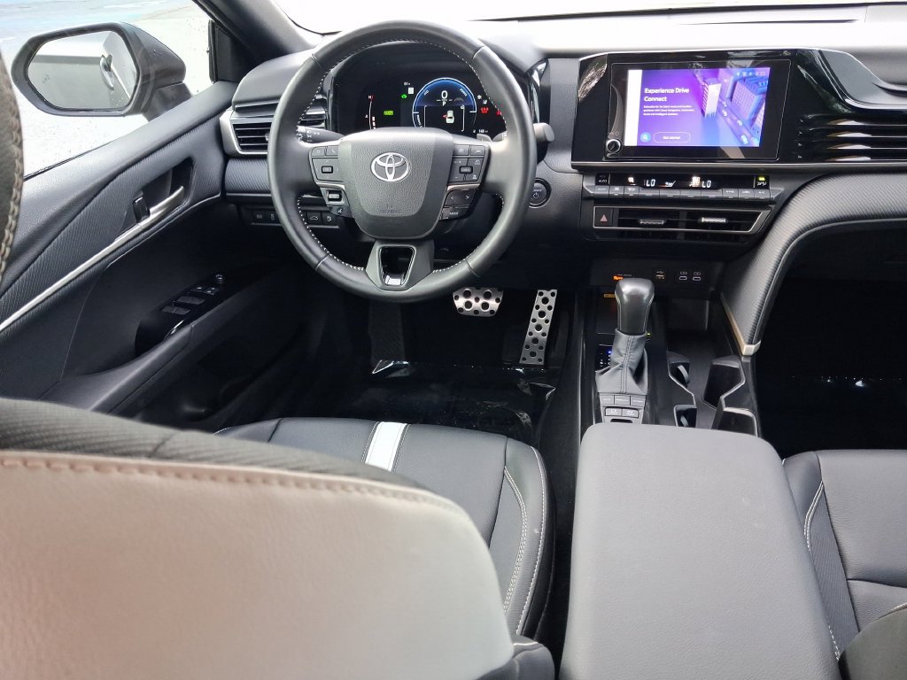 Used 2025 Toyota Camry SE FWD image 15