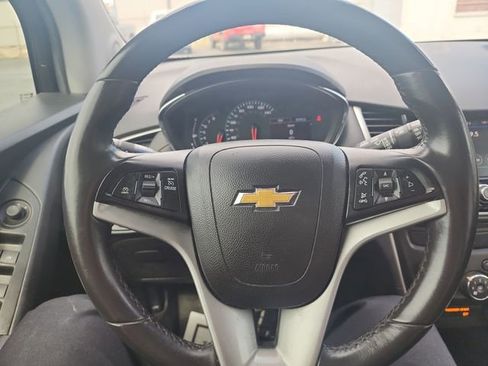 Used 2021 Chevrolet Trax LT w/ Driver Confidence Package FWD image 19
