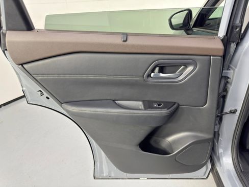 Used 2023 Nissan Rogue SL w/ SL Premium Package image 41