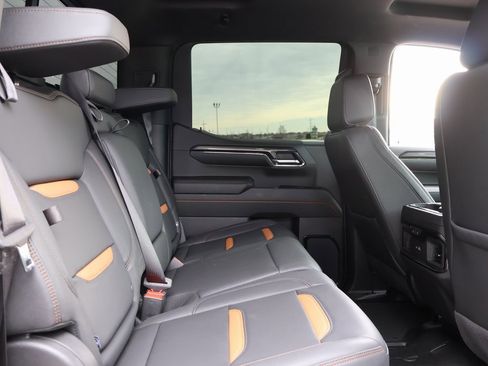 Used 2024 GMC Sierra 1500 AT4 w/ Technology Package image 12