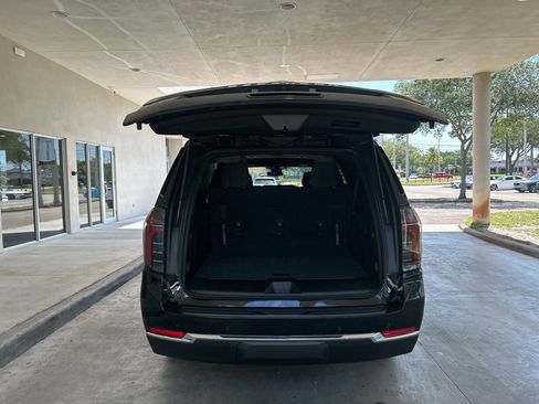 Used 2025 Chevrolet Suburban LS RWD image 35