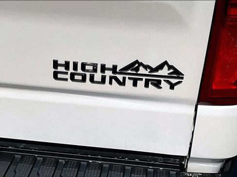 Used 2024 Chevrolet Silverado 1500 High Country w/ Technology Package AWD/4WD image 10