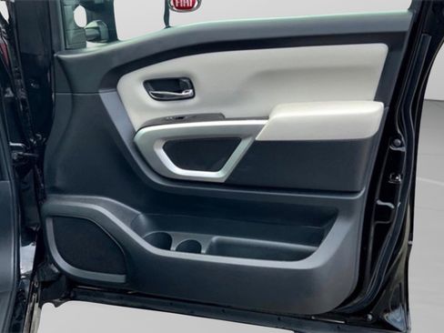 Used 2024 Nissan Titan SV w/ SV Convenience Package image 25