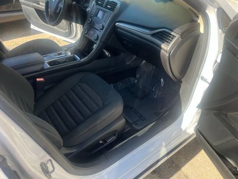 Used 2018 Ford Fusion SE FWD image 38