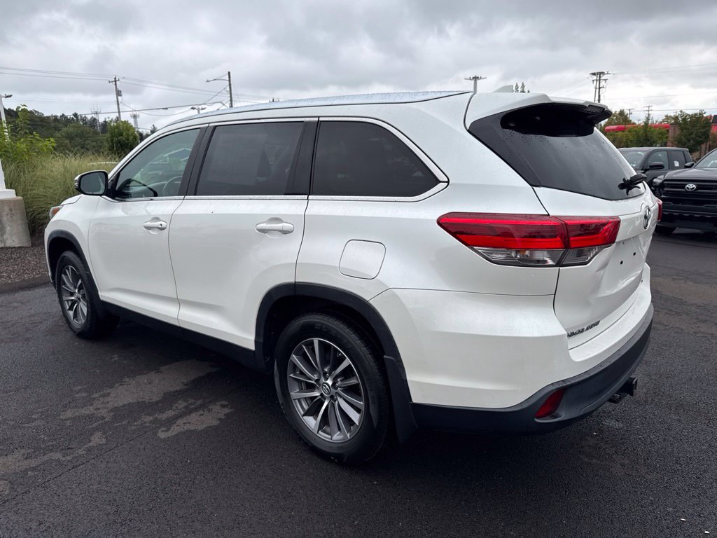Certified 2019 Toyota Highlander XLE w/ Carpet Mat Package (TMS) AWD/4WD image 5