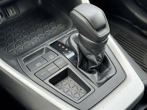 Used 2021 Toyota RAV4 XLE image 29