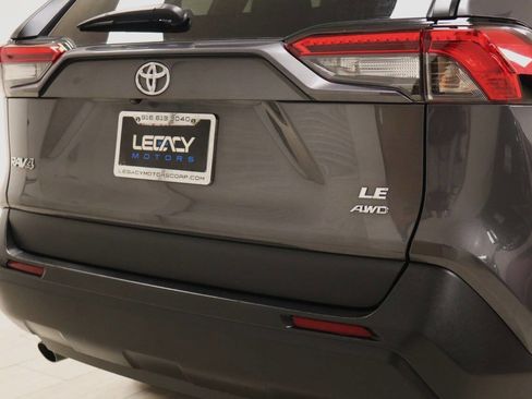 Used 2021 Toyota RAV4 LE image 82