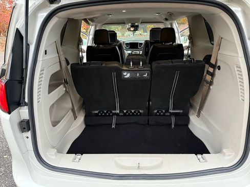 Used 2017 Chrysler Pacifica Touring-L Plus image 20