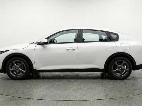 Used 2025 Kia K4 LXS image 5