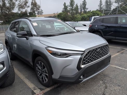 Used 2025 Toyota Corolla Cross XLE image 2