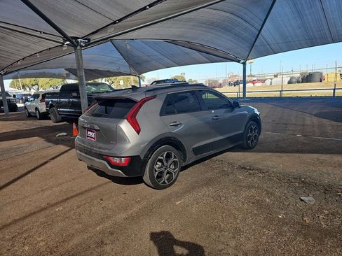 Used 2023 Kia Niro EX Touring image 5